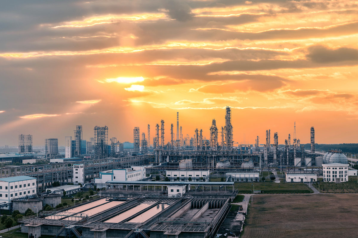 摄图网_500084010_banner_化工厂夜景（非企业商用）.jpg